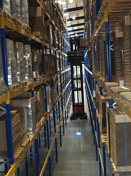 VERY NARROW AISLE PALLET RACKING SYSTEM