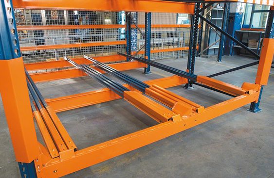 PUSH BACK RACKING SYSTEM UNTUK WAREHOUSE INDUSTRI