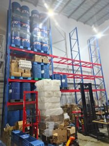 INSTALASI RAK PALLET BESI GUDANG BESAR / RAK GUDANG HEAVY DUTY KAPASITAS 2 TON / LEVEL TINGGI 8 METER DI BATU CEPER TANGERANG OLEH TIM RAJA RAK INDONESIA | Rakgudangheavyduty.com & Rajarakgudang.co.id